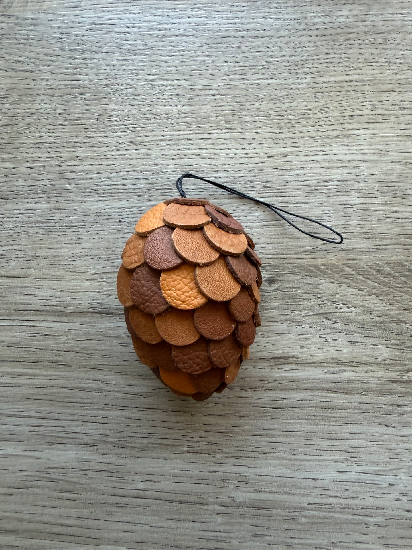 Osterei / Tannenzapfen