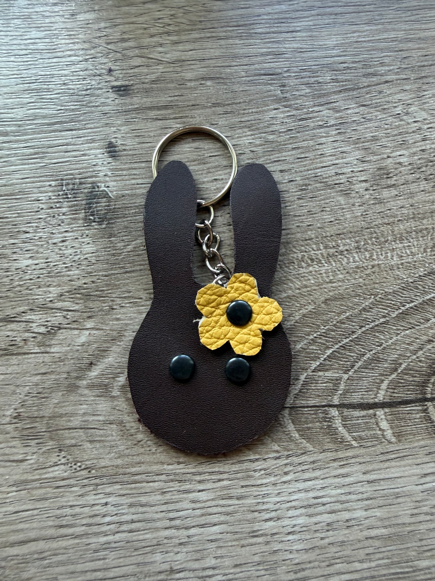 Hase mit Blume