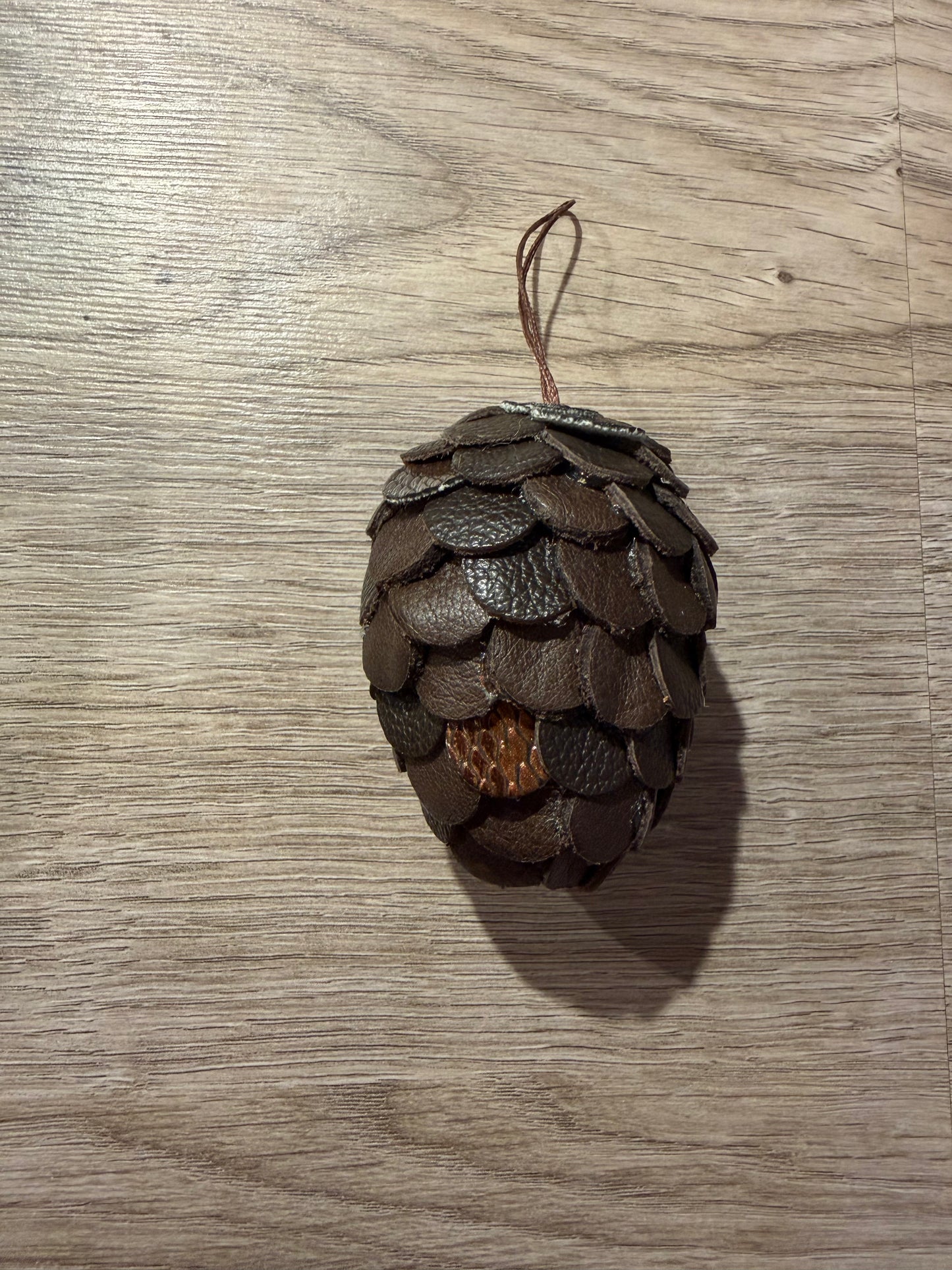 Osterei / Tannenzapfen