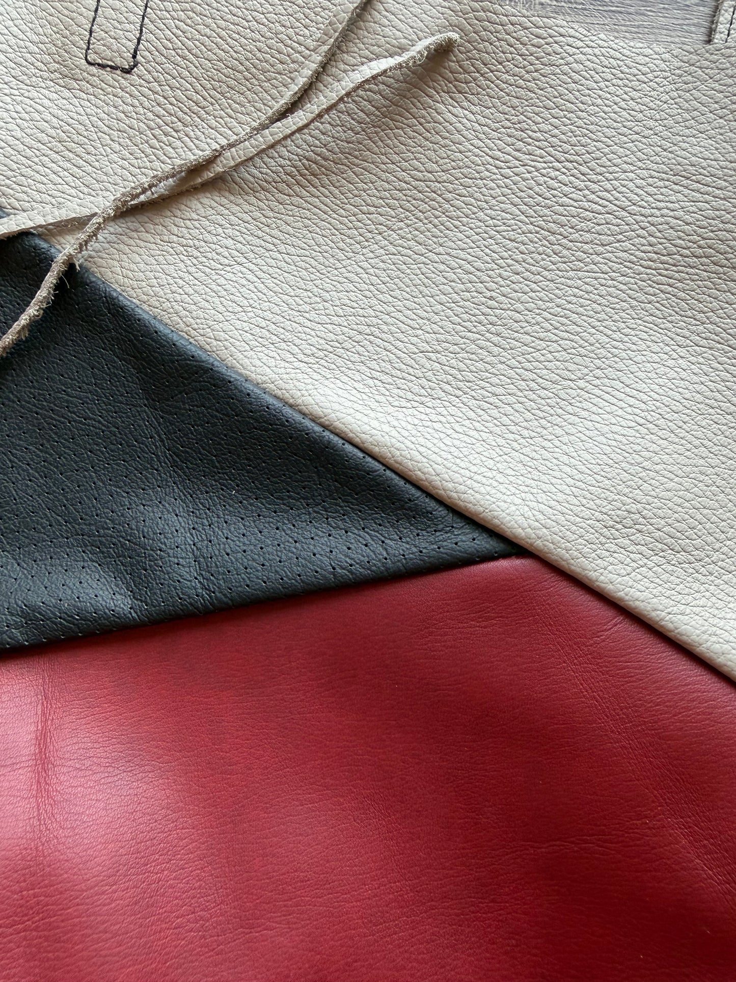 "Shopper" Hellgrau-Schwarz(perforiert)-Rot