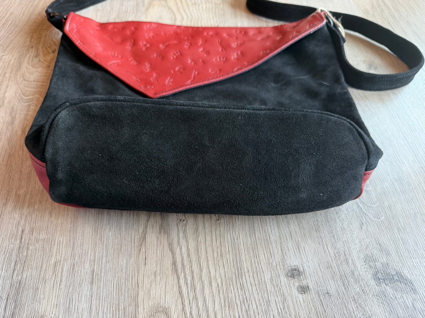 "Umhängetasche" Schwarz-Rot