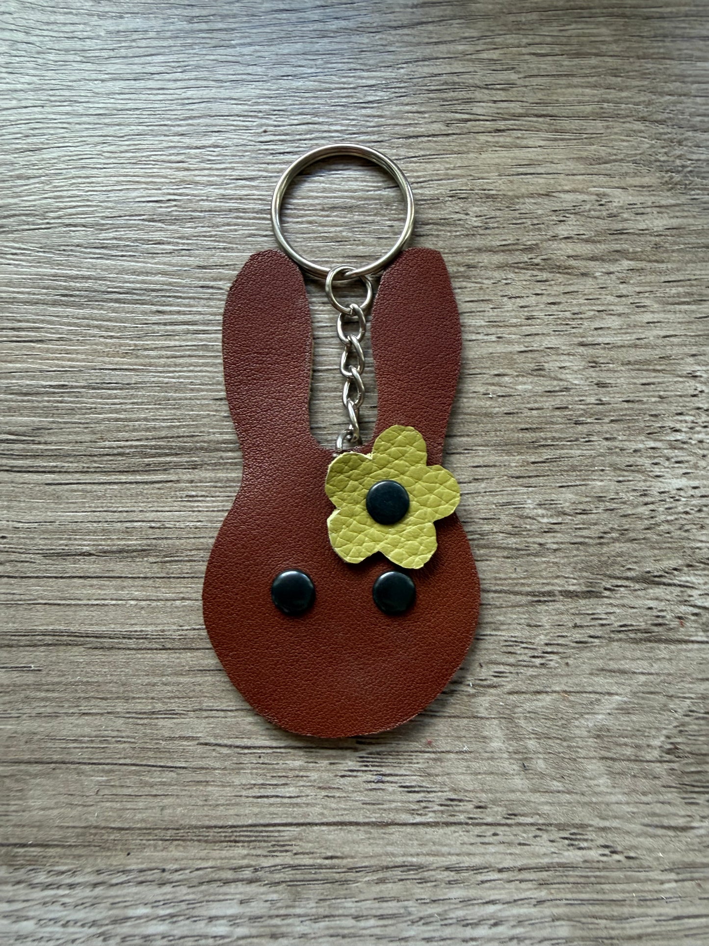 Hase mit Blume