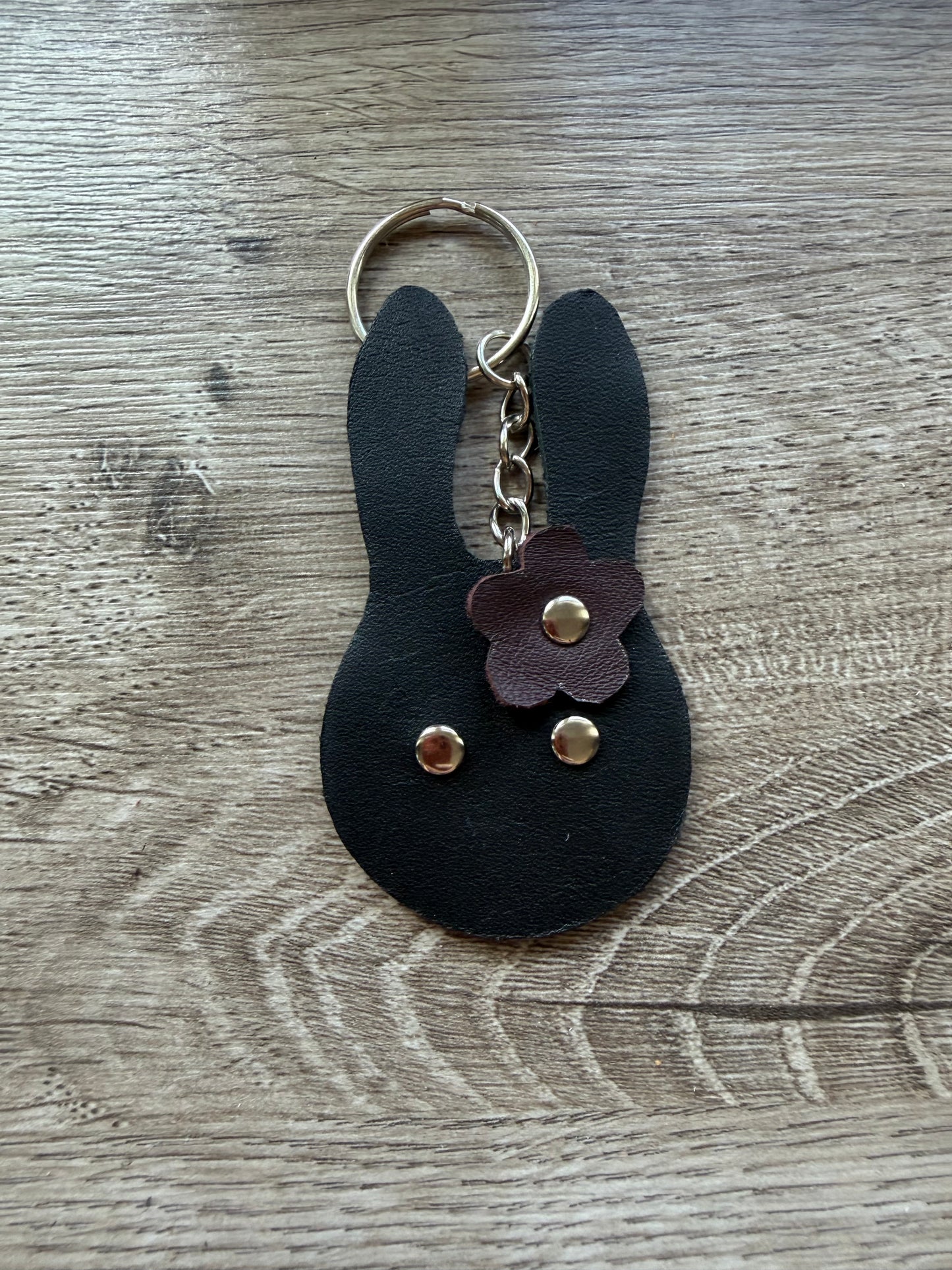 Hase mit Blume
